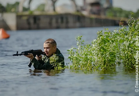 Мощь, напор и брызги… Белгутовцы показали, как надо покорять водную стихию