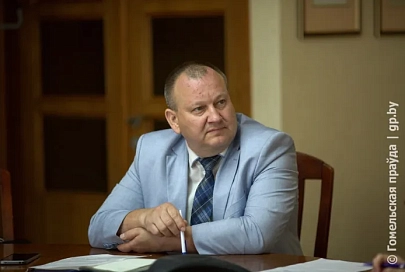 «Чистите зубы правильно, а не как чугунную батарею». На вопросы ответил главврач областной стоматологической поликлиники Василий Жогло
