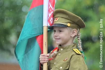 Торжественный митинг, шествие трудовых коллективов и вальс Победы. На Будакошелевщине отпраздновали День Независимости