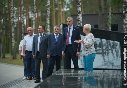 Инвестпроекты и благоустройство. В рамках визита на Гомельщину Дмитрий Крутой посетил объекты спортивно-социальной сферы