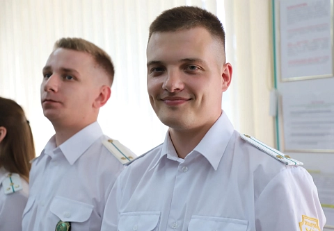 В Гомельской таможне вручили погоны молодым сотрудникам