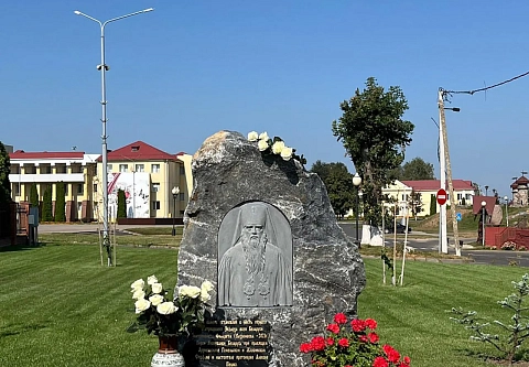 В Речице рядом со Свято-Успенским собором открыли памятный знак в честь патриаршего экзарха Белорусской православной церкви митрополита Филарета