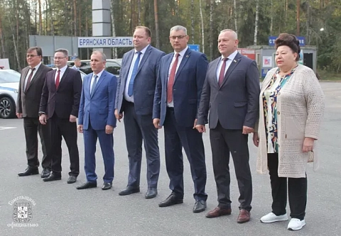Хлеб да соль дорогим гостям. Делегация брянчан во главе с председателем Брянской областной Думы Валентином Субботом прибыла на Гомельщину