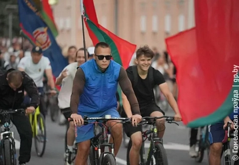 Колеса, цепи и упорство: Неделя спорта в Гомеле началась с традиционного велопробега