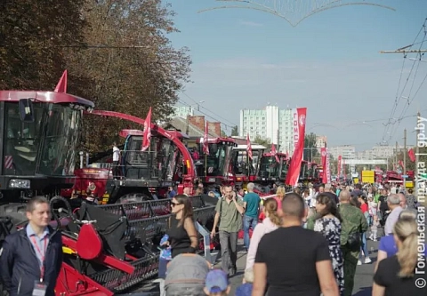 Празднуют заводчане, празднует весь город. В Гомеле отметили День машиностроителя