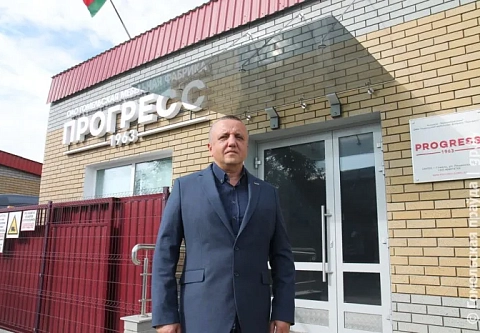Обязаны соответствовать названию «Прогресс». Андрей Пескун трудится на мебельной фабрике четверть века, прошел путь от инженера до заместителя генерального директора