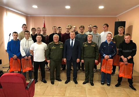 Член Совета Республики Национального собрания Беларуси, военный комиссар Гомельской области Андрей Кривоносов провел День призывника в Наровле