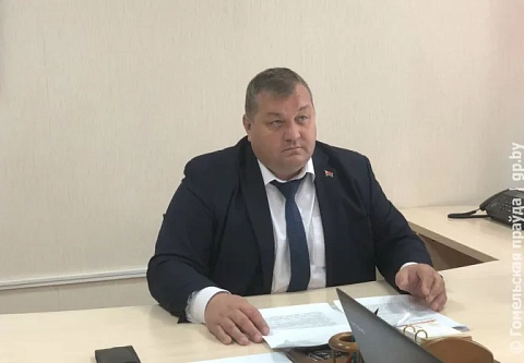 Виновник раздора – фундамент из бетона: первый заместитель председателя облисполкома Дмитрий Петрожицкий провел прием граждан