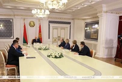 Лукашенко поручил не останавливать досрочно сбор подписей в его поддержку, несмотря на уже имеющиеся 1,5 млн