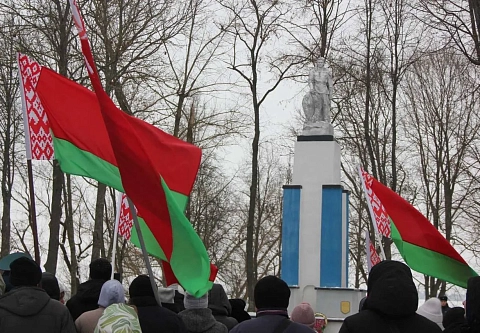 На Замковой горе в Чечерске прошел митинг, посвященный Дню освобождения района от немецко-фашистских захватчиков