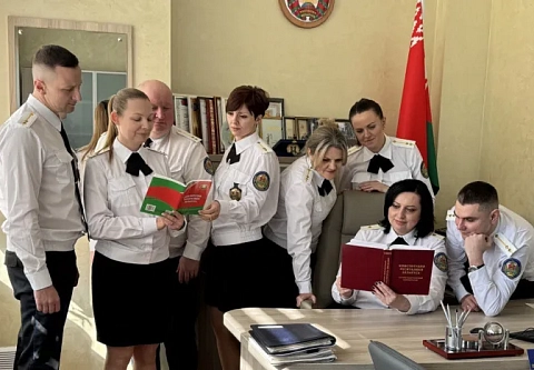 Воплощая в жизнь идеи справедливости, движутся вперед. 1 декабря – профессиональный праздник юристов