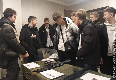 Собрали винтовку и примерили форму: в УСК по Гомельской области прошел День открытых дверей для старшеклассников 