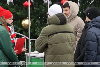С теплыми пожеланиями. Более 500 новогодних открыток ушло с почтамта "Марафона единства" в Мозыре