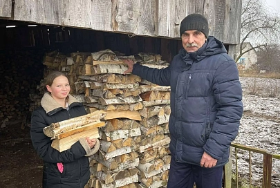 Гирлянда добрых дел: молодежь Гомельщины оказывает помощь пожилым и поздравляет с наступающими новогодними праздниками