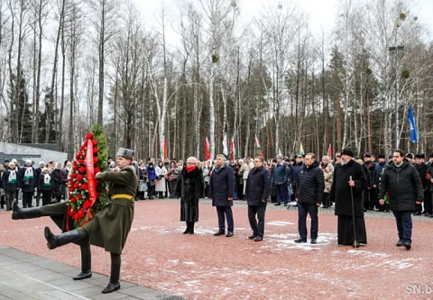Боль и скорбь, заключенные в камне… В Оле Светлогорского района прошел митинг-реквием, посвященный 81-й годовщине трагедии сожженной деревни