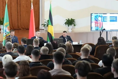 Главное – профессионализм: председатель облисполкома Иван Крупко встретился с трудовым коллективом и учащимися Буда-Кошелевского государственного аграрно-технического колледжа