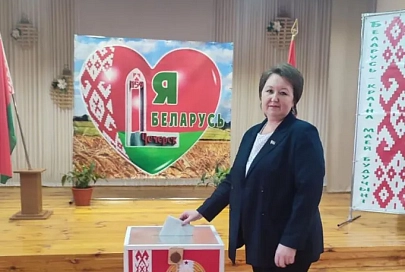 Фотофакт: коллектив облкомприроды досрочно проголосовал на выборах Президента Республики Беларусь