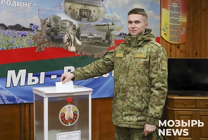 Военнослужащие Мозырского пограничного отряда приняли участие в досрочном голосовании