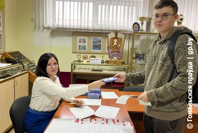 «Радует, насколько мозыряне неравнодушны к будущему страны». Что о досрочном голосовании в городе над Припятью говорят наблюдатели