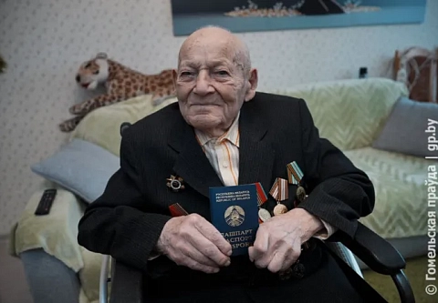 За страну, в которой хочется жить! 101-летний ветеран Великой Отечественной войны Павел Гуринович проголосовал за мир и процветание