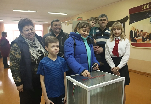 Мы этого дня ждали! Многодетная семья Коровкиных из Гомеля проголосовала на выборах Президента Беларуси