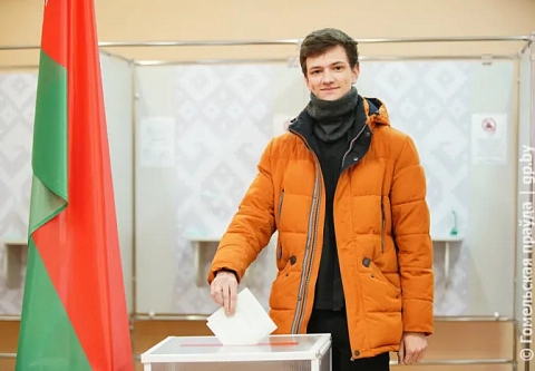 В начальной школе №63 в Новобелицком районе Гомеля в день выборов Президента Беларуси царит атмосфера праздника