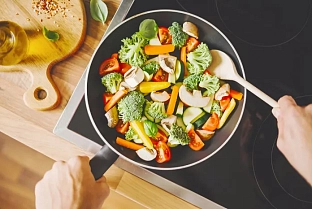 Узнали, как жарить продукты, чтобы вред для здоровья был минимальным