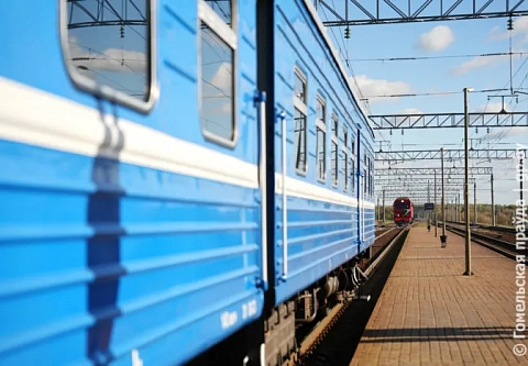 В Гомельской области на железнодорожных путях пострадали 13 человек. 7 из них скончались