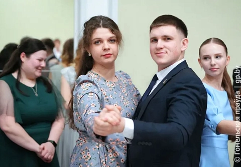 «Ручеек» и «Бразильское танго»: как журналист «Гомельскай праўды» участвовала в первом Сретенском балу