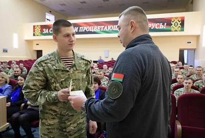 Как руководство Рогачевского района поздравило земляков-военнослужащих срочной службы с 23 февраля