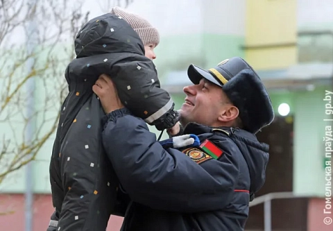 Майор милиции и трижды отец из Рогачева – о службе, родительстве, моржевании и мечте покорить Эльбрус