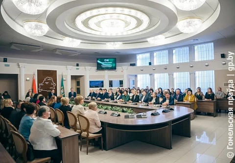 Председатель ЦИК Игорь Карпенко в Гомеле поблагодарил представителей области, которые внесли значительный вклад в организацию и проведение избирательных кампаний