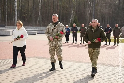 О ком плачут камни? На мемориальном комплексе «Ола» участники народного возложения вспомнили трагедию Хатыни