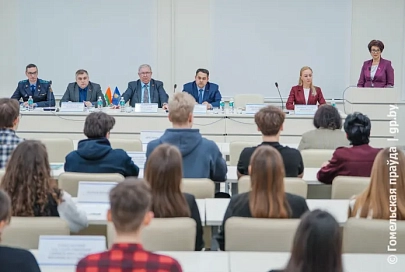 Это надо живым. В ГГУ имени Ф. Скорины прошел круглый стол, посвященный 80-летию Великой Победы