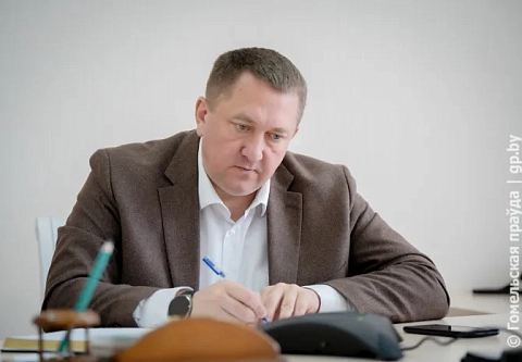 Обезопасить гараж и вовремя пойти на пенсию: в облисполкоме прошла прямая телефонная линия 