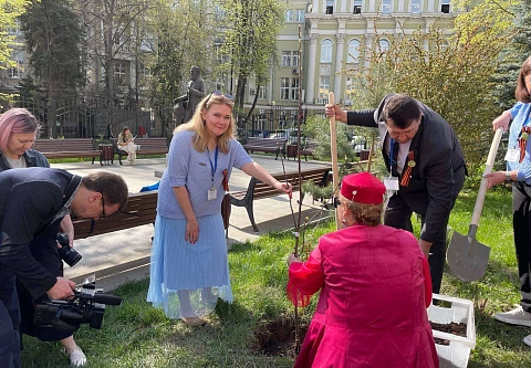 Свечи памяти и дерево дружбы: преподаватель ГГУ имени Ф. Скорины – в числе лауреатов международного конкурса 