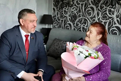 По-настоящему живая встреча… Александр Новиков поздравил узницу Великой Отечественной войны Варвару Филончик с 80-летием Великой Победы