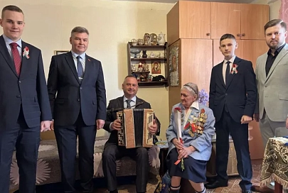Подвиг останется в памяти народа: ветерана Великой Отечественной войны с Днем Победы поздравили коммунисты Гомельщины 
