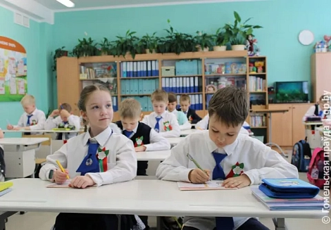 «Мой дедушка был старшим лейтенантом». В учреждениях образования Беларуси прошел единый урок мужества 