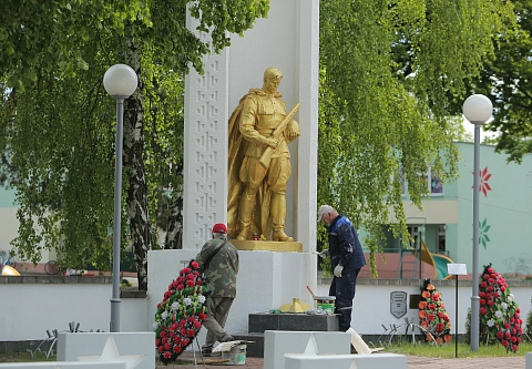 Фоторепортаж: Октябрьский готовится встречать 80-летие Великой Победы