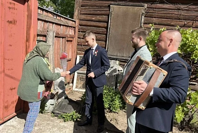 Коммунисты Гомельщины поздравили детей войны с Днем Победы