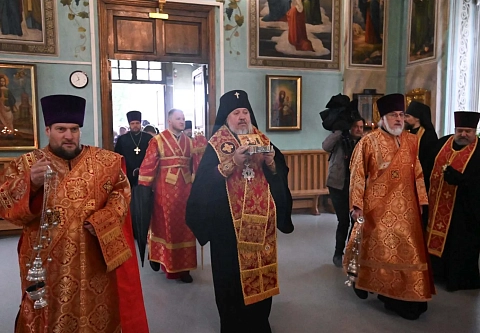 Поддержка в скорбях и испытаниях. В Петро-Павловский кафедральный собор доставили ковчег с частицей мощей святого великомученика Георгия Победоносца