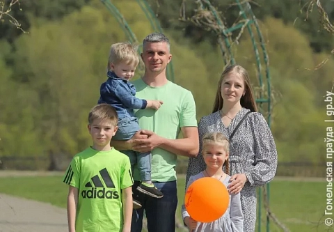 Любовь с первого танца. Рецепты позитивного родительства от многодетного отца из Светлогорска