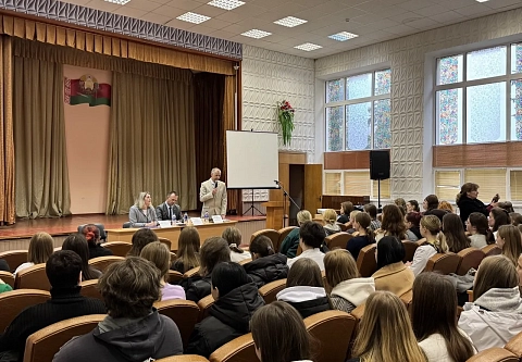 О гарантиях и компенсациях молодым специалистам. Гомельский профсоюз здравоохранения провел встречи с будущими медиками региона