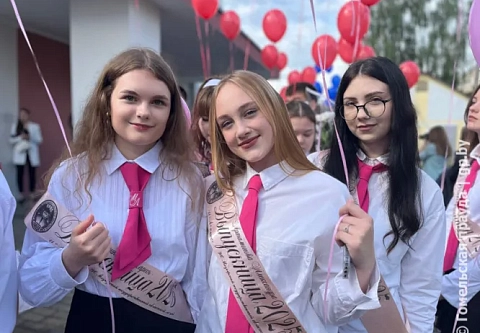 К новым достижениям и победам! Последний звонок прозвучал для выпускников Мозырского областного лицея
