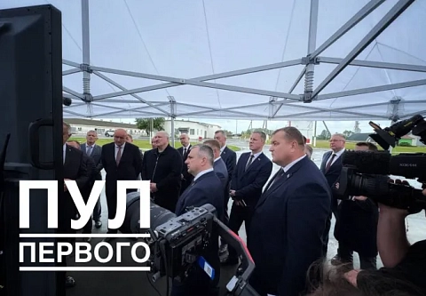 Президент Беларуси оценил молочно-товарный комплекс хозяйства "Агро-Лясковичи" Петриковского района