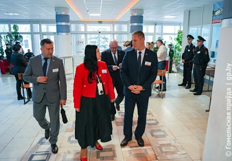 Помощник Президента – инспектор по Гомельской области Руслан Пархамович проинспектировал условия проведения ЦЭ