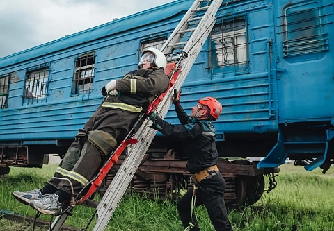 В Минской области проходит чемпионат Беларуси по многоборью спасателей. Как выступает гомельская команда?