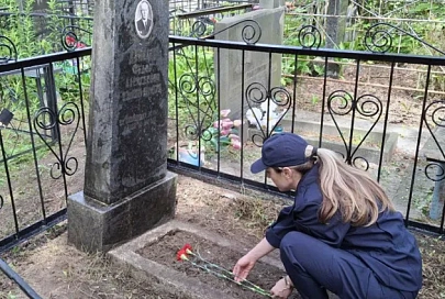 Сотрудники органов прокуратуры Гомельской области благоустраивают захоронения бывших работников ведомства