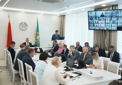 Заросшие поля - нонсенс. На аппаратном совещании обсудили вопросы реализации древесины и благоустройства